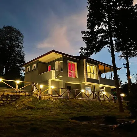 Mesmerizing House With Heated Pool In Casa vacanze