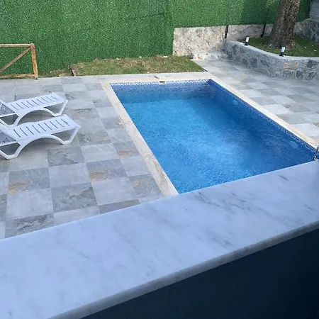 Mesmerizing House With Heated Pool In *