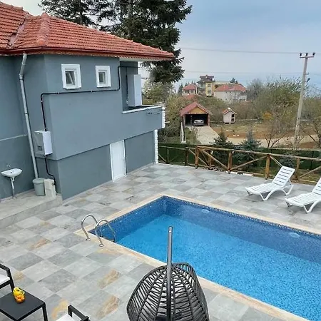 Mesmerizing House With Heated Pool In Sapanca